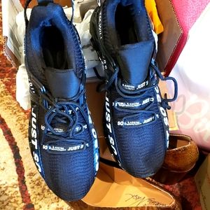 Just So So sneaker like new size 41